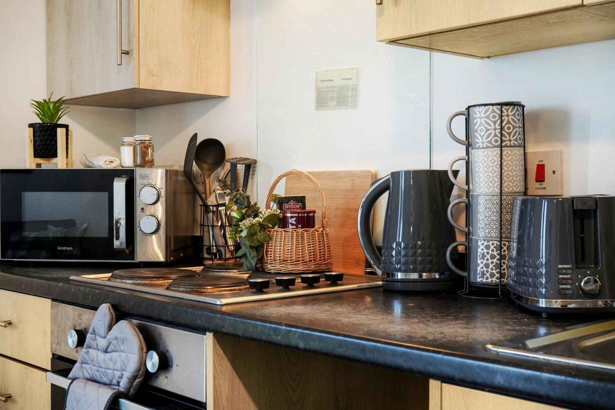 Modern Apartments With Free Parking Near Heathrow Colnbrook Ngoại thất bức ảnh