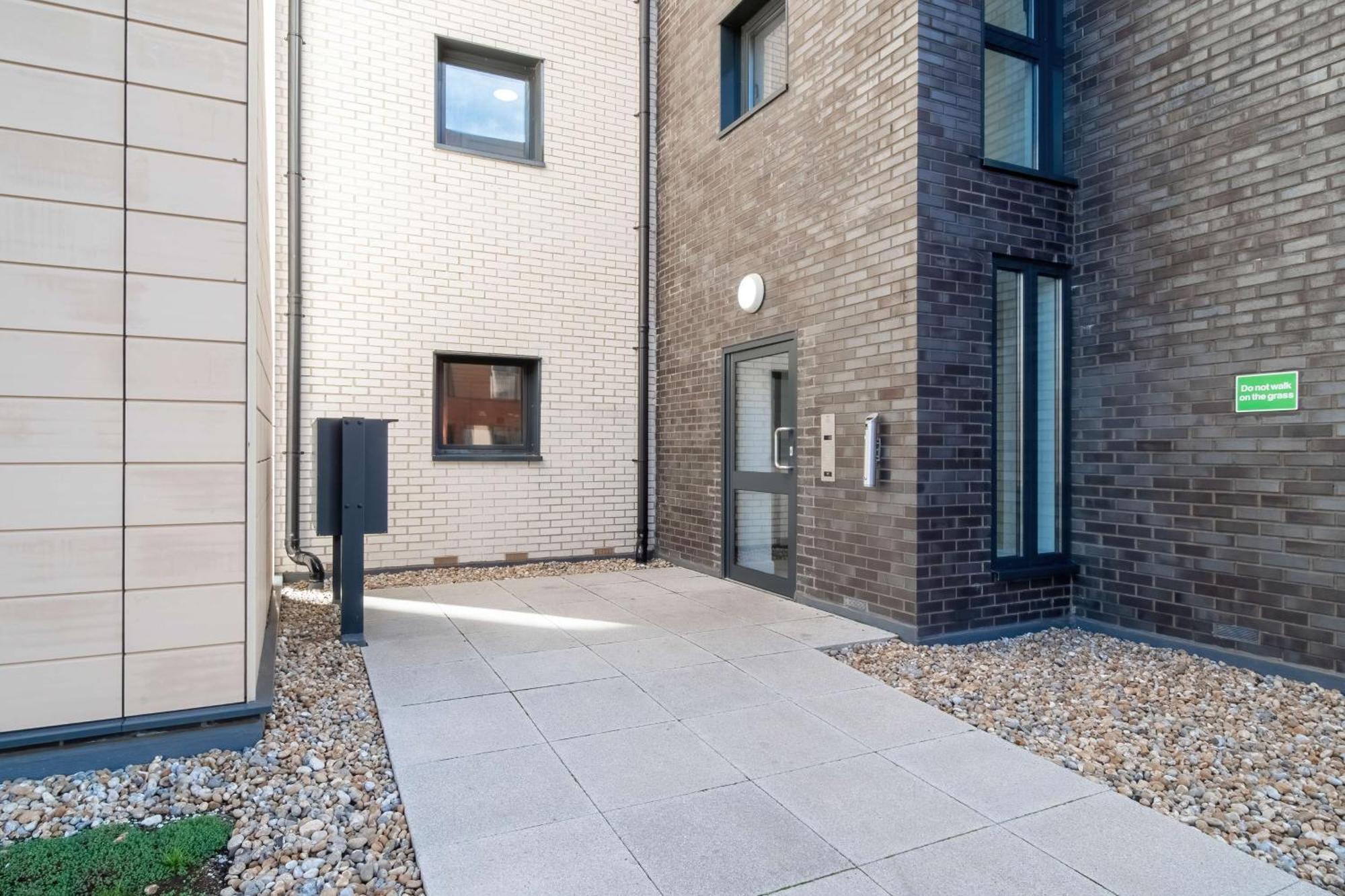 Modern Apartments With Free Parking Near Heathrow Colnbrook Ngoại thất bức ảnh